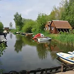 Stanica Wodna Kompleks wypoczynkowy *